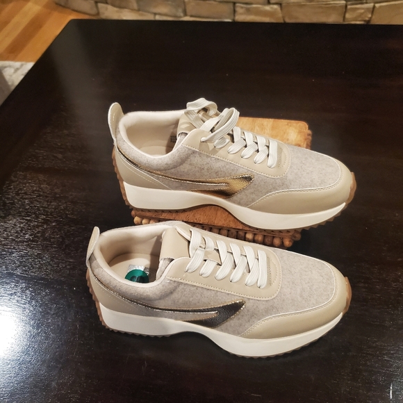 Dolce Vita Bynx Bossy Sneakers-NWT - Picture 2 of 10